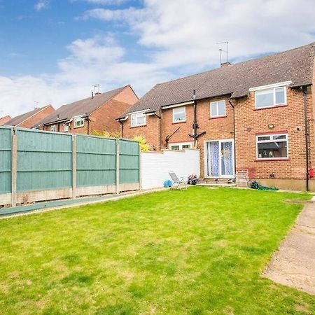 Charming 3-Bedroom Farmhouse-Style Abbots Langley Exterior photo